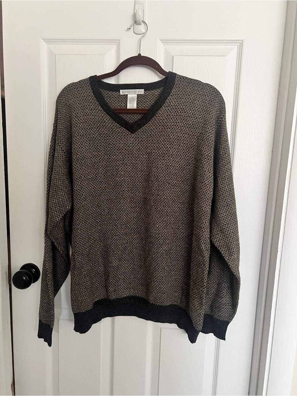 Vintage Geoffrey Beene Men's V-Neck Sweater in Brown and Black